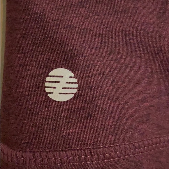 Z by Zella Burgundy High Rise Capri Size Medium - Picture 4 of 7